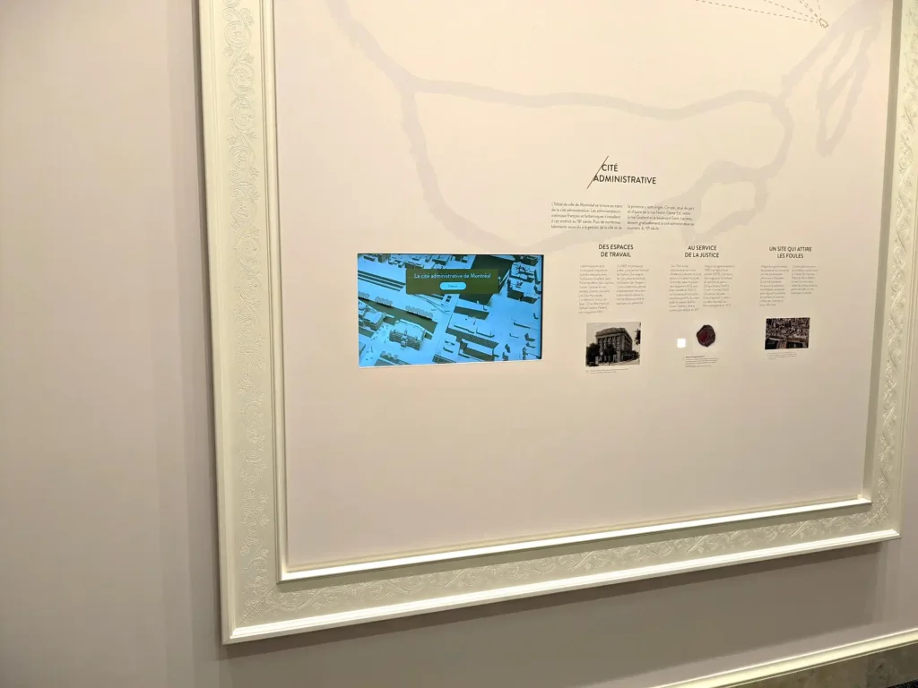 Carte interactive sur écran tactile de la cité administrative à l'hotel de ville de montréal, réalisé par Simbioz.